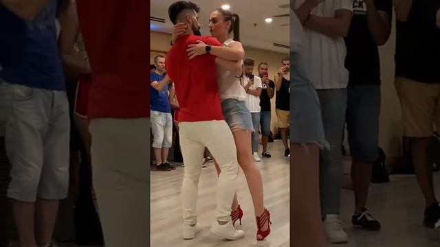 Valentino & Joan - Kizomba Maluco / Badoxa x Dj Shark remix смотреть онлайн