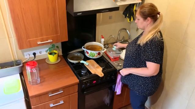 Влог // Закатываю компот из кизила и готовлю зеленый борщ //16 сентября 2022 г. смотреть онлайн