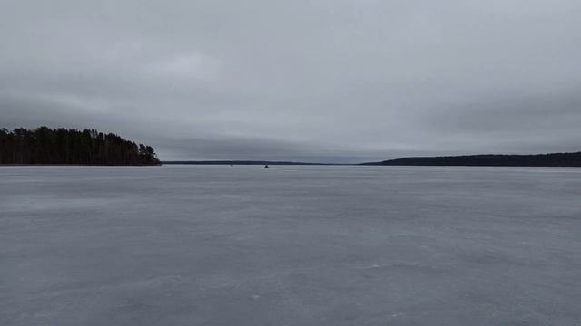 Аэролодка по весеннему льду, сильный боковой ветер 15-17 м/с, озеро Комсомольское Лен. область! смотреть онлайн
