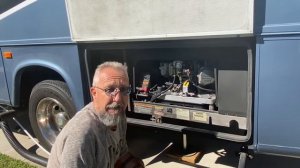 Меняем топливный фильтр в генераторе. Дом на колесах Forest River.