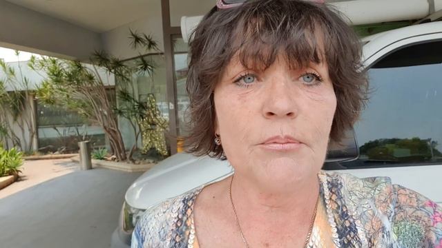 С неба падает пепел и Рождественский ужин с волонтёрами из секонд хенда.Сидней в дыму.Бежать некуда смотреть онлайн