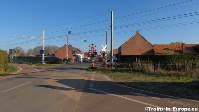 ? Railway crossing "Larumsebrugweg" Belgium - Spoorwegovergang "Larumsebrugweg" België | GEEL смотреть онлайн