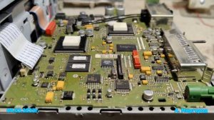 Не включается, глючит магнитола Mercedes  BE7023