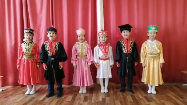 Песню Цаган Сар.