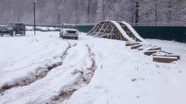 Toyota LC 200 VS Land Rover D5