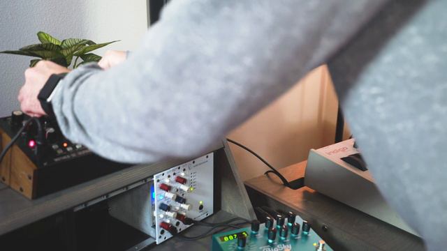 Moog Mother 32 Melodic House Jam смотреть онлайн