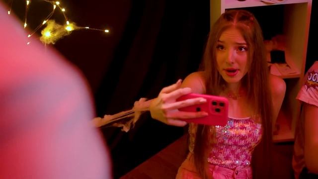 Я Провела Отпуск в Ужасном Месте | Выживание В Страшном Доме 24 Часа смотреть онлайн