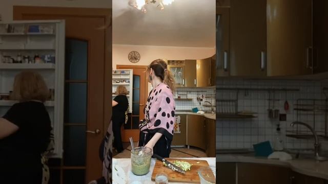 НА МАМИНОЙ КУХНЕ ГОТОВИМ ФАЛАФЕЛЬ смотреть онлайн