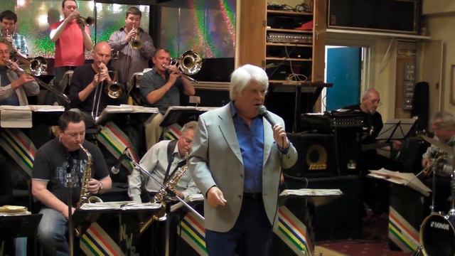 Jack Allan does Frank Sinatra's New York New York with Freddie Smith Big Band смотреть онлайн