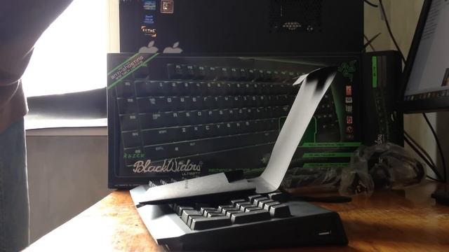 Распаковка механической клавиатуры Razer Blackwidow Ultimate 2013