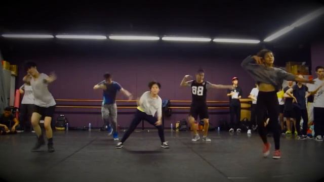 RIHANNA - B**** Better Have My Money смотреть онлайн