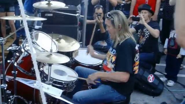 Nicko McBrain Plays The Trooper - Up Close Footage Of Just Nicko!