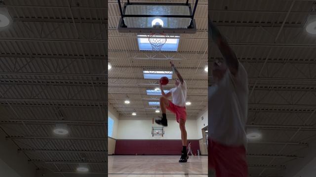 The Monkey dunk ? #basketball #ballislife #basketballgame #dunk #climbing смотреть онлайн