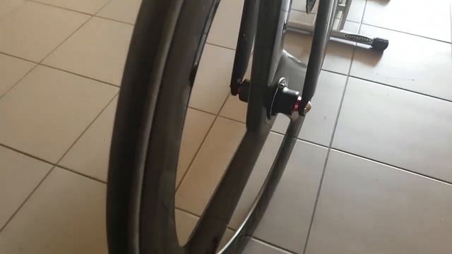 Tri-spoke or deep section: which is better for TT? смотреть онлайн