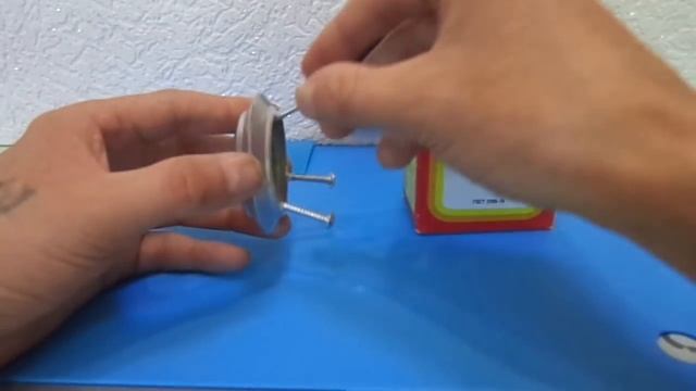 Миниатюрная летающая тарелка с пришельцем на борту. Оригинальные поделки самоделки своими руками. смотреть онлайн