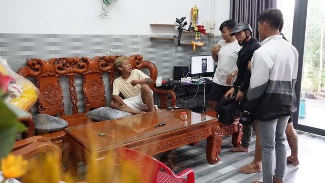 TNB - Hai Thanh Niên Hoản Loạn Vì Gặp Cướp Có Vũ Khí Trắng Trợn Giữa Ban Ngày смотреть онлайн