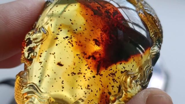 Янтарный кулон,,Карпики " с инклюзами/мухами/Микропластика смотреть онлайн