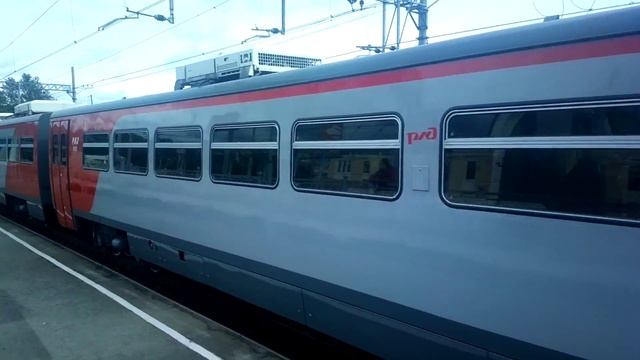 Рельсовый автобус РА2-110 отправляется от станции Зеленогорск в сторону Ушково смотреть онлайн