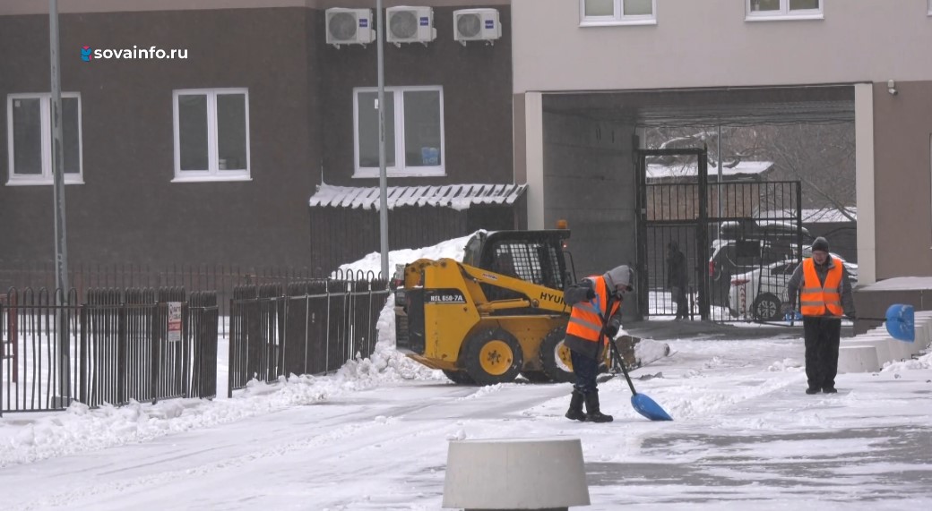 Более 170 спецмашин убирают снег в Самаре смотреть онлайн