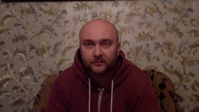 За рулем служебного автомобиля гражданский человек.