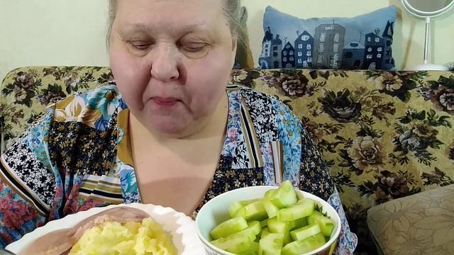 Мукбанг. Огурчик водяной. смотреть онлайн