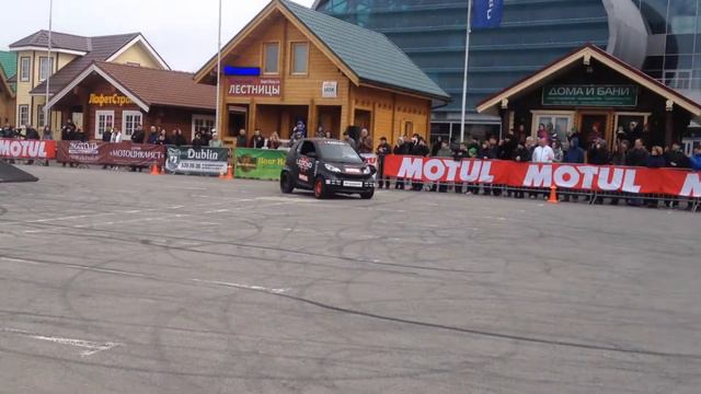 Экстирим МОТО шоу. IMIS 2015. Дрифт на SMART смотреть онлайн