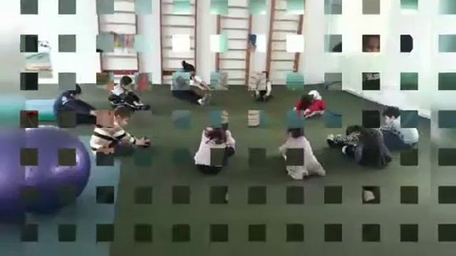 Guruh bolalarining jismoniy tarbiya mashg'uloti. Занятие физкультуры. смотреть онлайн