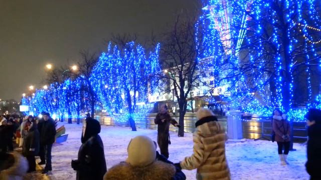 Кабан зажигает в Новый Год (смотреть всем) смотреть онлайн