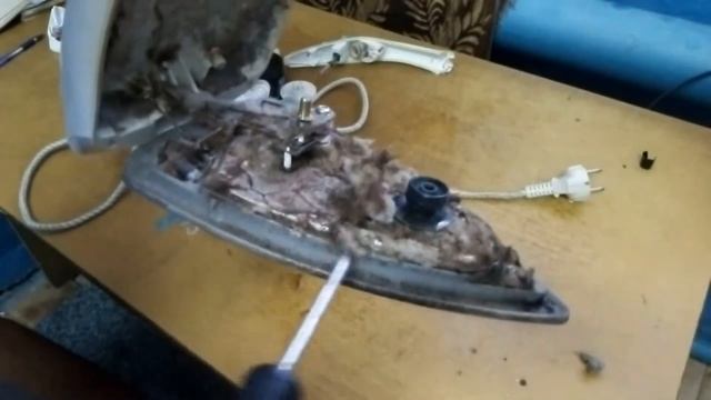 Ремонт утюга. Как разобрать и почистить утюг от накипи и грязи. смотреть онлайн