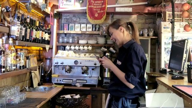 Типы официантов (Часть 2) Отнеситесь с юмором...) смотреть онлайн