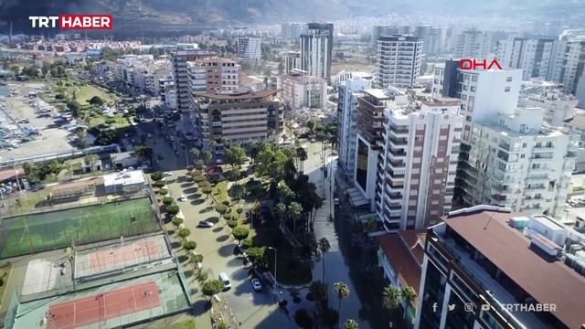 После разрушительного землетрясения в Турции город Искендерун на берегу моря начало затапливать смотреть онлайн