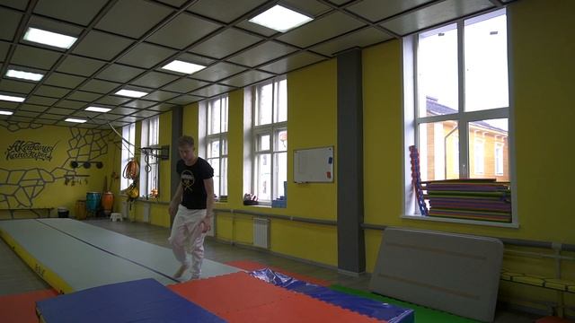 Episode 1 - 50 фляков | Capoeira Academy смотреть онлайн
