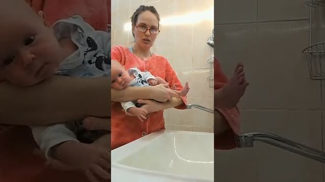 ПОЗЫ ПОДМЫВАНИЯ МЛАДЕНЦЕВ смотреть онлайн