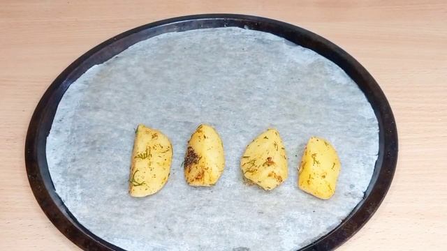 Такой картофель вы захотите приготовить ещё не раз/ Запечённый картофель в духовке с пряностями! смотреть онлайн