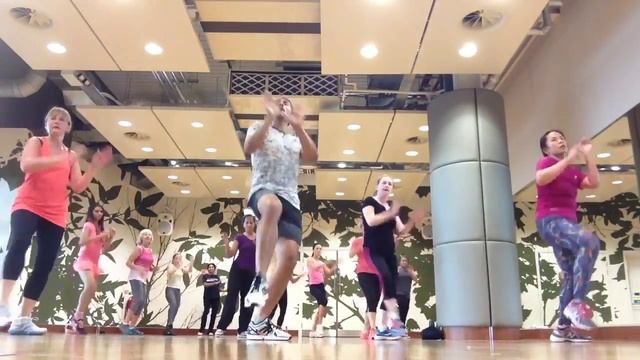 Zumba REMIX La Mordidita Ricky Martin by zumba Papi UK high energy смотреть онлайн
