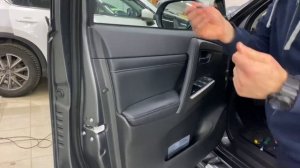 Новый Митсубиси Паджеро Спорт: разбираем дверь, снимаем обшивку на Mitsubishi Pajero Sport 2021