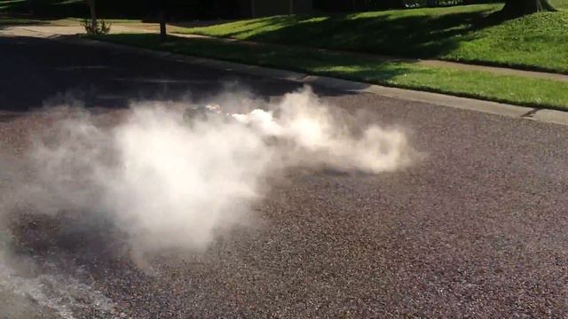 Traxxas slash with epic smoke and new DDE style member Brennan смотреть онлайн