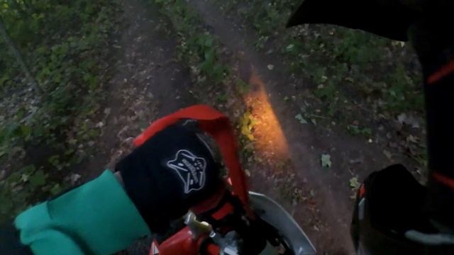 "Ёжик в тумане" Порвался тросик газа. Покатушки на эндуро мотоциклах. смотреть онлайн