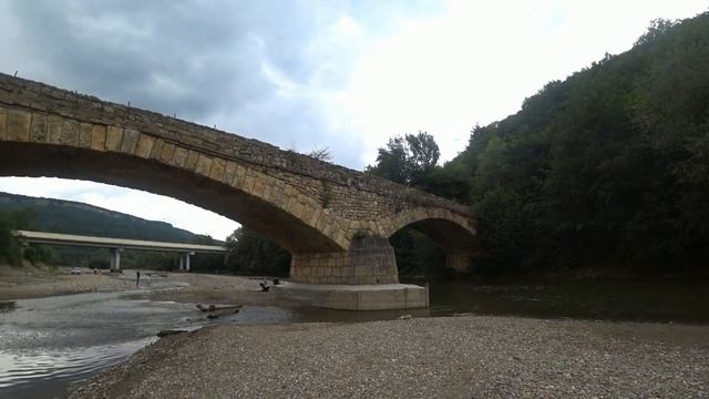 Адыгея. Старинный каменный Даховский мост - достопримечательность и памятник архитектуры республики смотреть онлайн