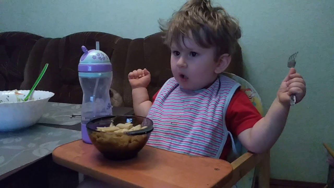 Тимофей учится сам кушать смотреть онлайн
