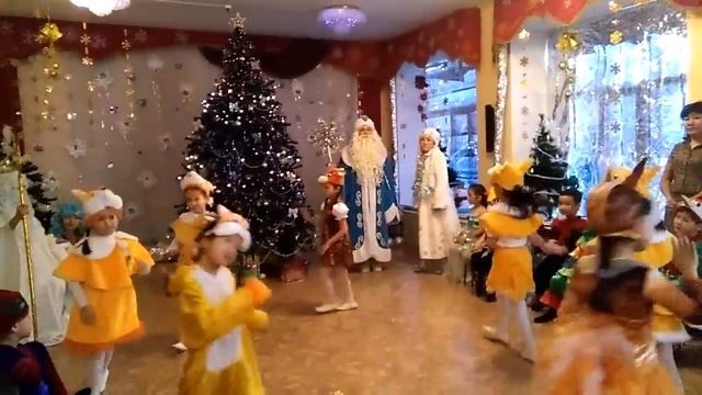 Танец белочек!!! Мереке в садике 28.12.16 смотреть онлайн