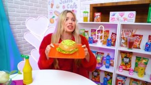 Бедная Новенькая в Богатой Школе | Богатая vs Бедная Студентка в Частном Колледже