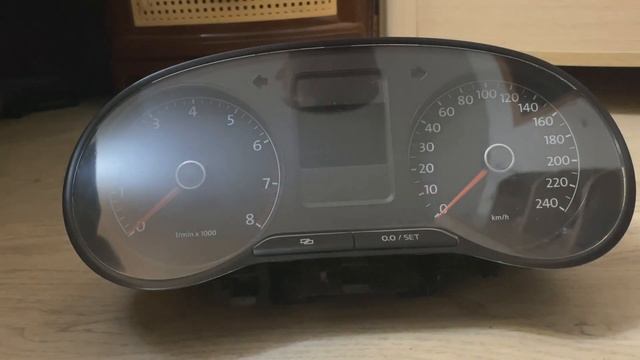 Как снять приборную панель на VW Polo sedan. Быстрая полировка. Удаляем мелкие царапины на приборке смотреть онлайн