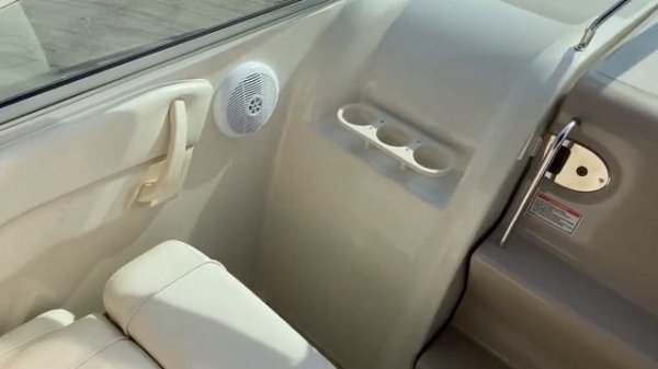 В продаже Sea Ray 225