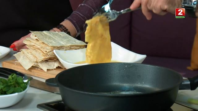 Завтрак от шефа. "Включайся"! Адыгейская закуска из лаваша с сыром от Вартана Санамянца 17.01.2020 смотреть онлайн