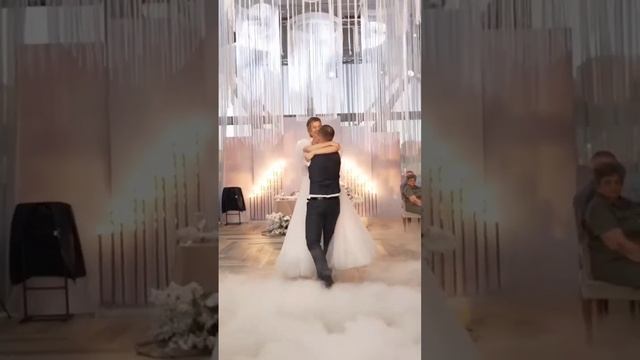 Легендарная уже песня для свадебного танца Ed Sheeran - Perfect. Настя и Григорий справились отличн смотреть онлайн