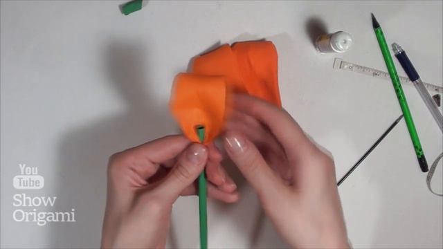 Розы из гофрированной (креповой) бумаги - видео инструкция смотреть онлайн