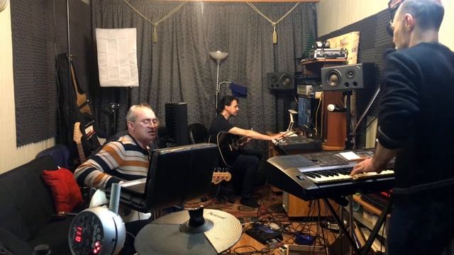 "В ногу понемногу". Стрим-тест звука еженедельного музыкально развлекательного онлайн-квартирника. смотреть онлайн