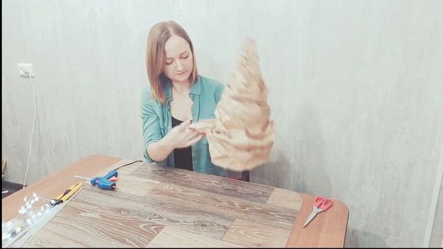 Бесплатный Мастер - Класс декоративная елочка из крафтовой бумаги смотреть онлайн