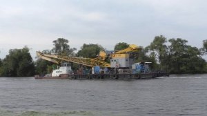 Буксиры - толкачи РТ-777 и БТТ-27 ведут кран 817